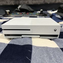 Xbox One S 350 Gigabyte With Wall Mount And 2 Remotes