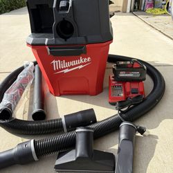 New Milwaukee 6.0 Wet Dry Shop Vacuum With 6.0 High Output Battery And Charger 