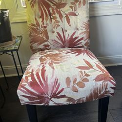 Accent Chairs 
