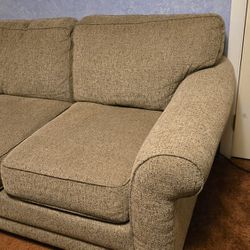 Free Couch With Throw Pillows 