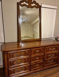 Thomasville Vintage Dresser / Dressing Table with Mirror