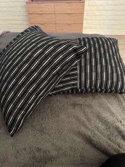 2 black pillows