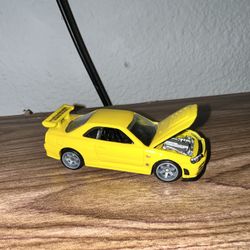 Custom Yellow Convention R34 Skyline 