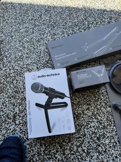 STREAMING/PODCAST MICROPHONE AND ACCESSORIES FOR SALE