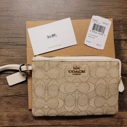 NWT Retail $65 Coach wristlet IM/Light Khaki Chalk w/gift box