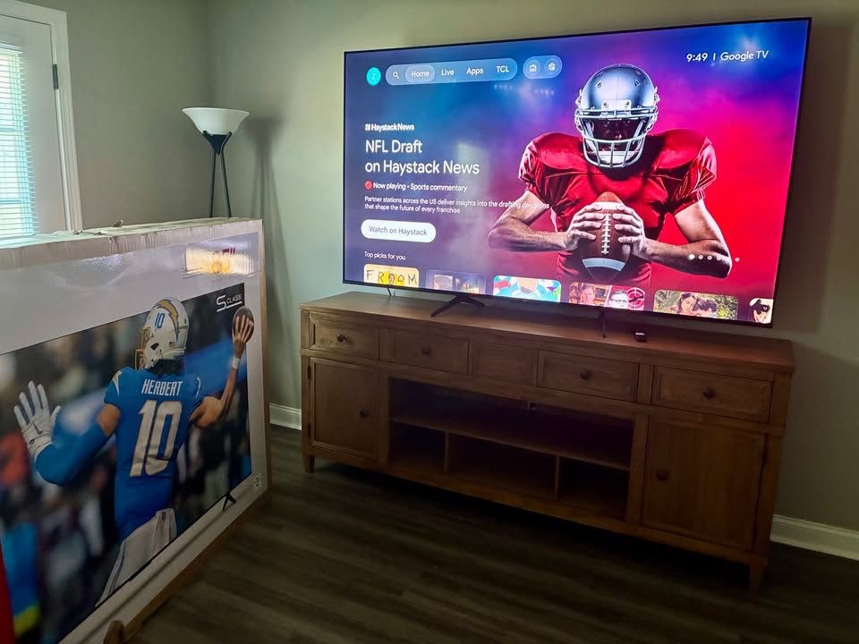 *LIKE NEW* $550 OBO 85” TV TCL Model: 85S551G