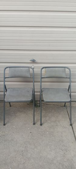 2 Folding Chairs