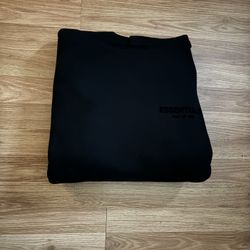 Essentials Black XL