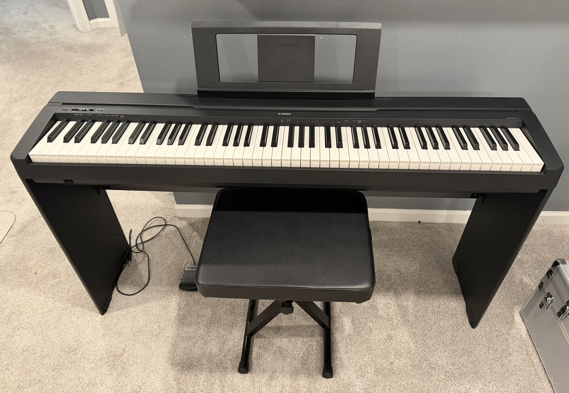 Yamaha P-71 88-Key Weighted action Digital Piano