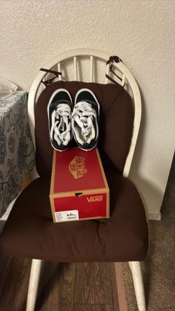 Knu Skool . Black/Tru White. Size 2.0