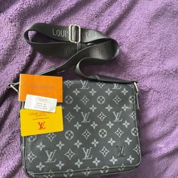 Louis Vuitton district p.m. black men’s satchel
