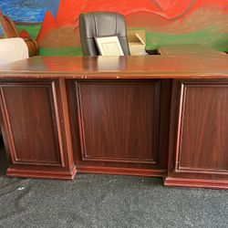 L Shape Desk W/file Cabinet