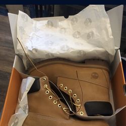 Timberland Boots Size 10 1/2  Ina Half