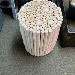 Round Wood End Table 14.4” Round And 19-3/4” Tall