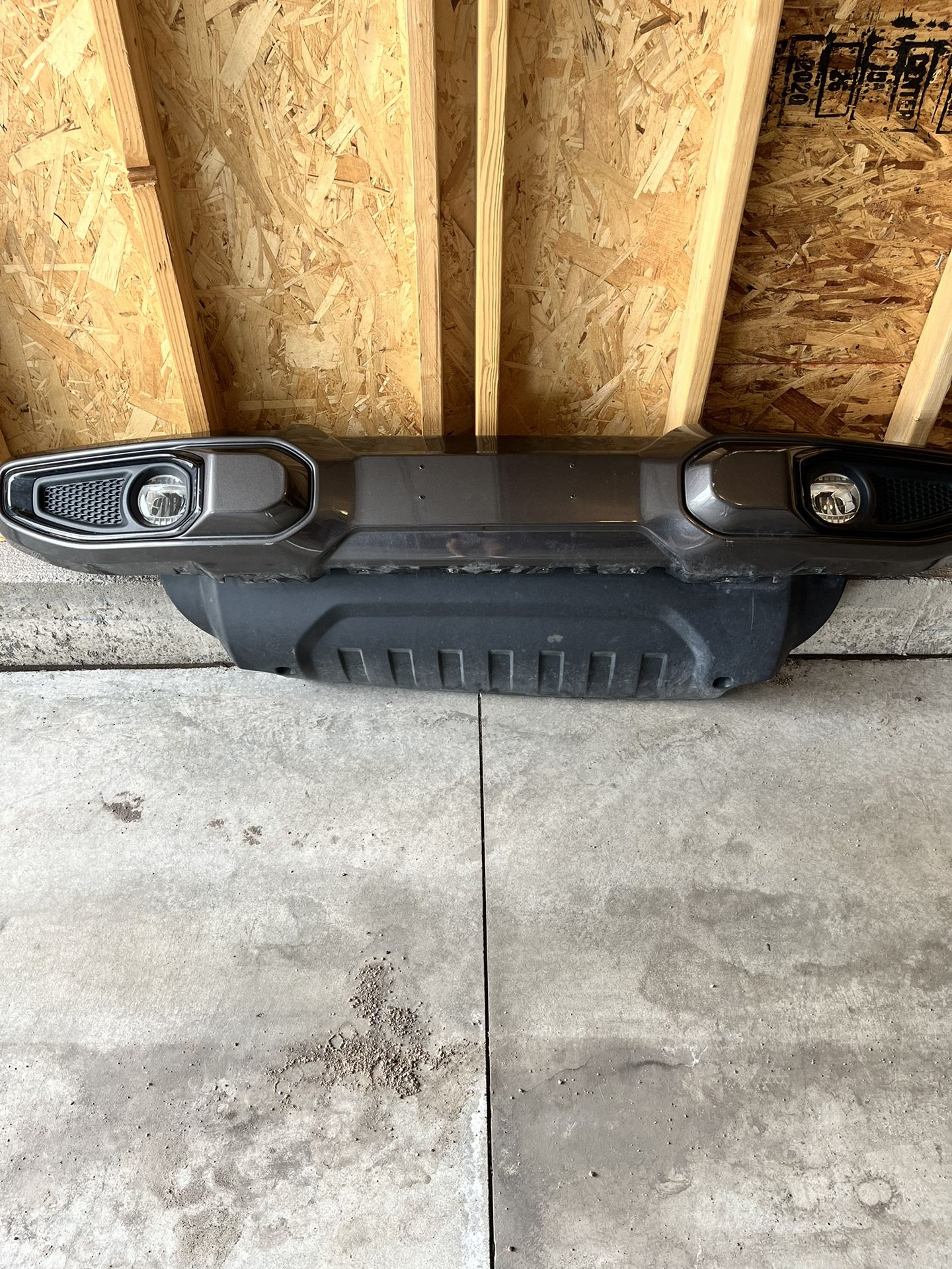 OEM Jeep Gladiator Front Bumper W/ LED Fog