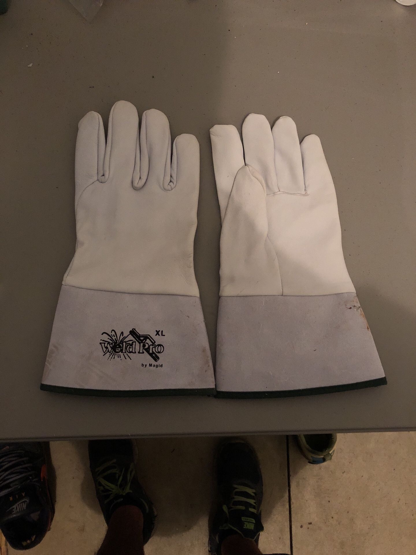 Welding gloves