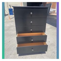5 drawers dresser / Five drawers dresser