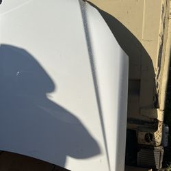 OEM Mercedes C-Class Hood 2012–2014 – White, Minor Scratches