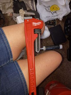 Milwaukee pipe wrench 18