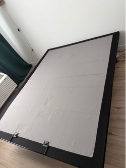 Queen Adjustable Base – Excellent Condition
