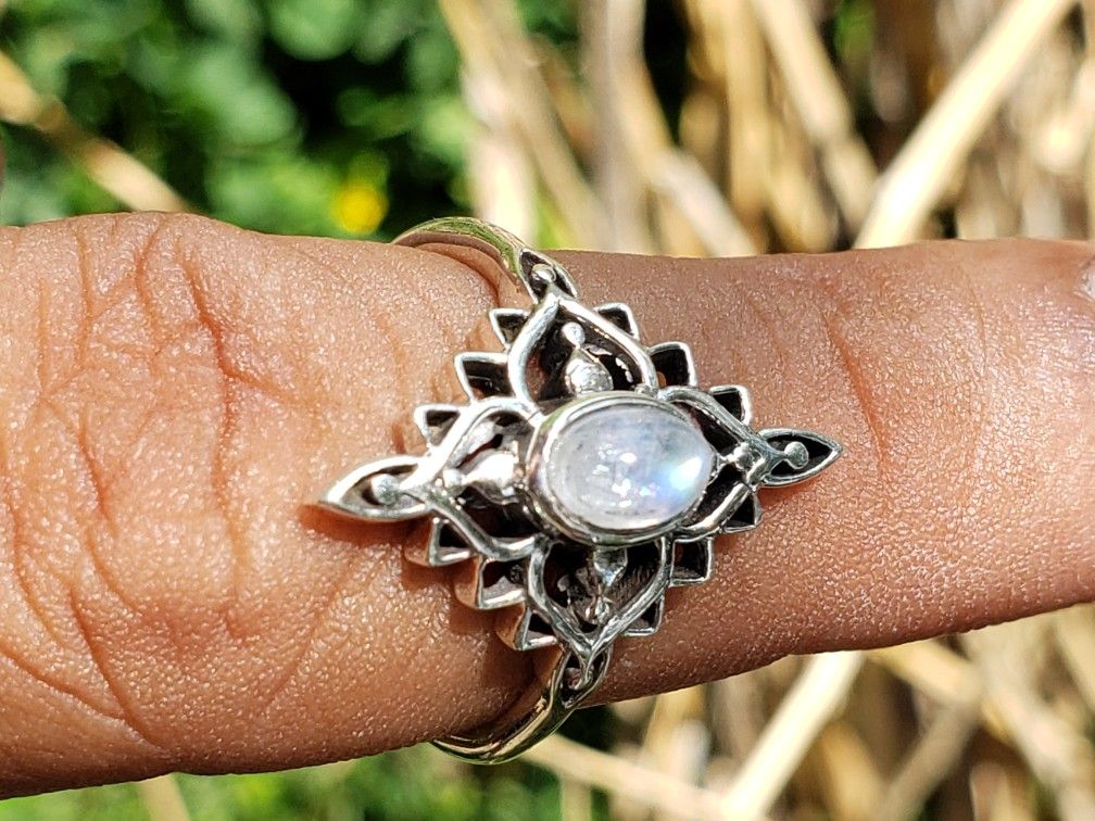 STERLING SILVER MOONSTONE RING SIZE 7