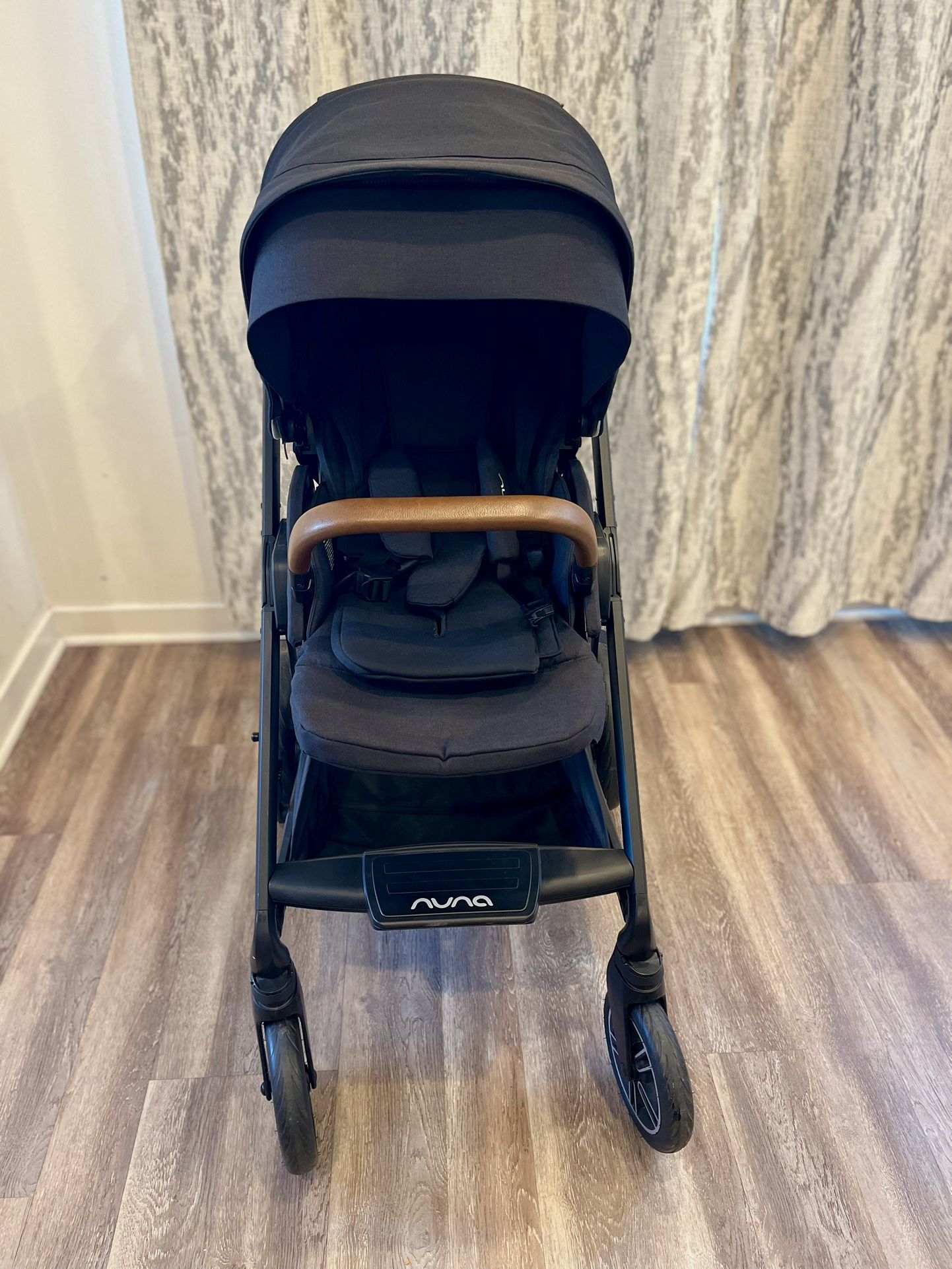 Nuna Mixx Next Stroller (FREE skip hop organiser)