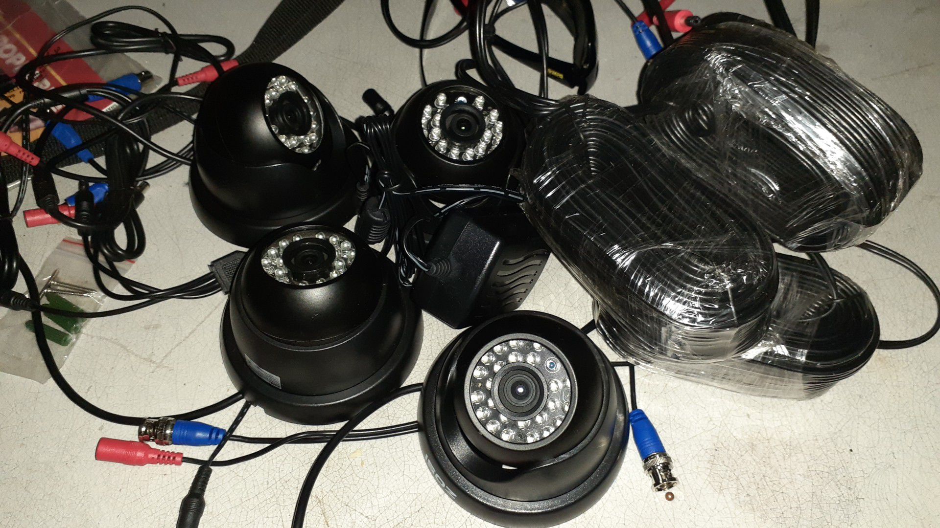 4 security cameras with 50 ft of cable each