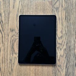 Apple iPad 13-inch Air Wi-Fi 256GB - Purple + Logitech Keyboard $800