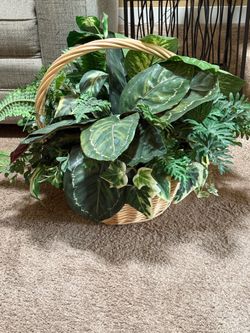 Large basket w/faux plants