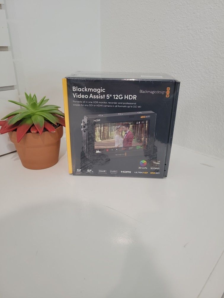 Blackmagiv Video Assist 5in 12g HDR ☆ Blackmagic Authorized Dealer ☆