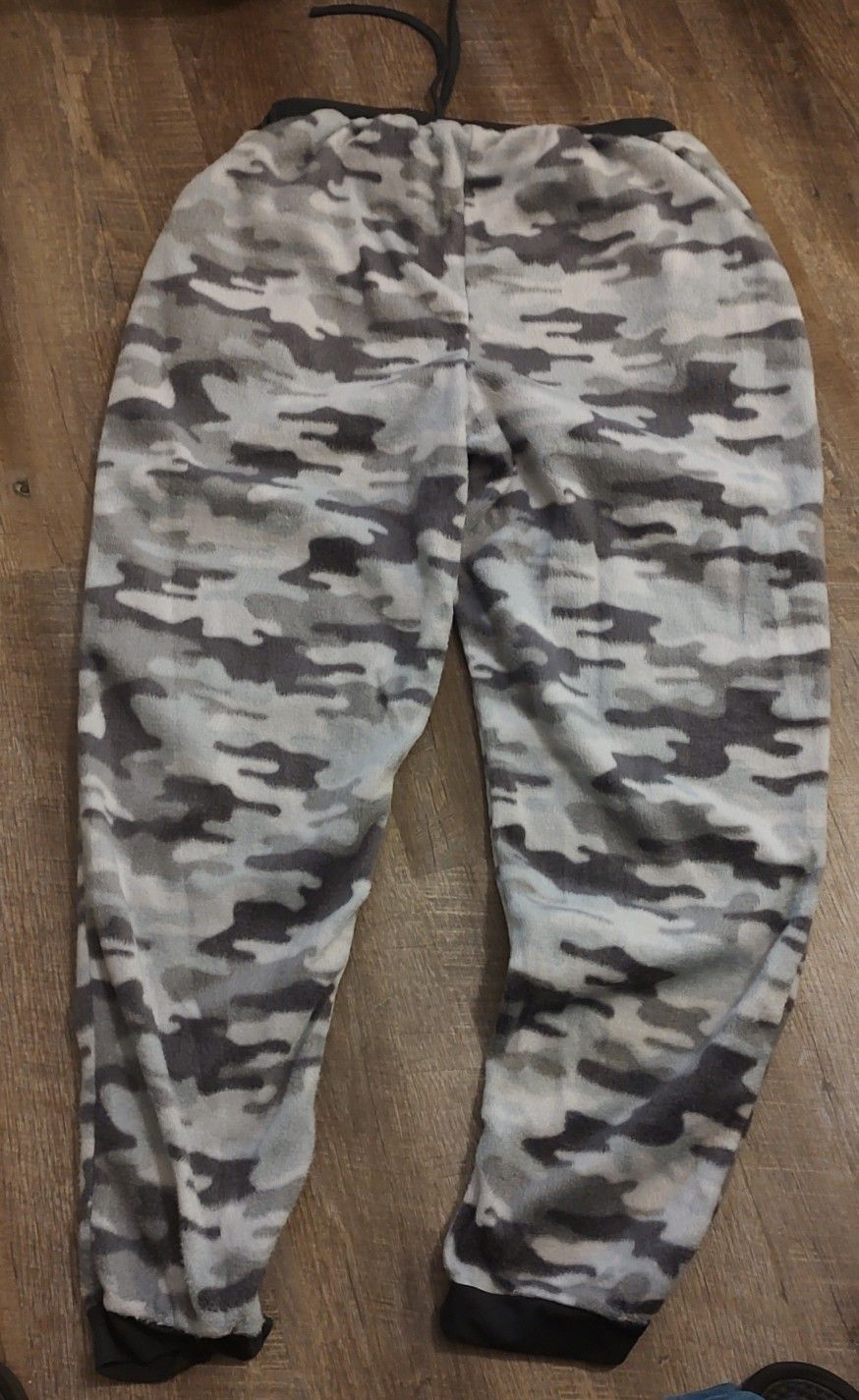 Men size large gray camo sleepwear