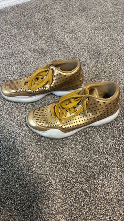 Kobe 10 EXT Liquid Gold size 11 1/2