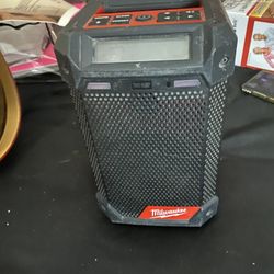 Milwaukee Bluetooth Fm A.M. Radio
