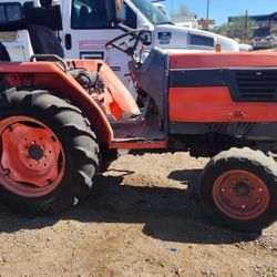 kubota 3010 diesel tractor with gannon box