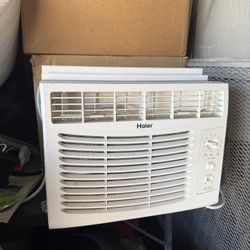 5,000 BTU Window Air Conditioner Only in White MISSING POWER BUTTON 