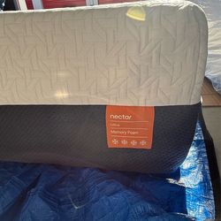 Nectar Full Size Memory Foam Mattress W/ Adjustable Luxe Base (only Sold Together)