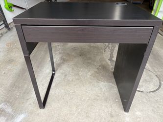IKEA MICKE Desk