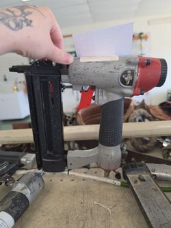 Central pneumatic, Nailer