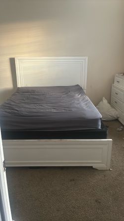 Bed set and dresser