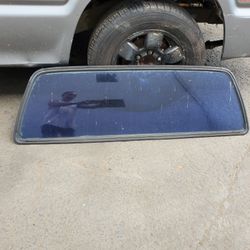Selling a rear window off a 1991 Mazda pick up truck 