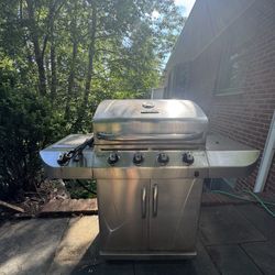 Gas Grill With Mangrate 