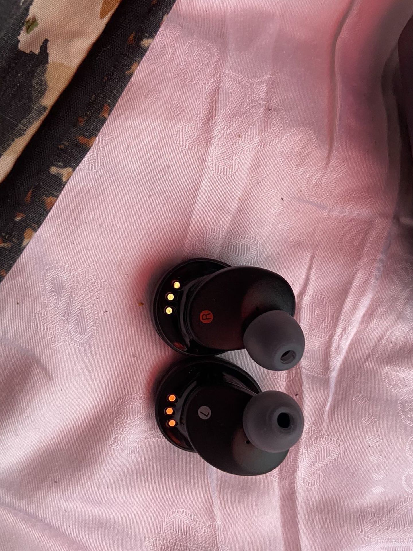 Sony True wireless earbuds E353418. Everything is burning and works very good