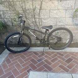 Precaliber Trek Bike - Youth Size 24