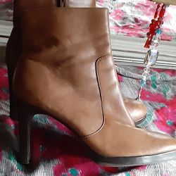 Size 8 Brown Leather Boots
