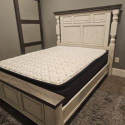 Queen Bed Like New