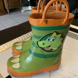 Dragon rain boots