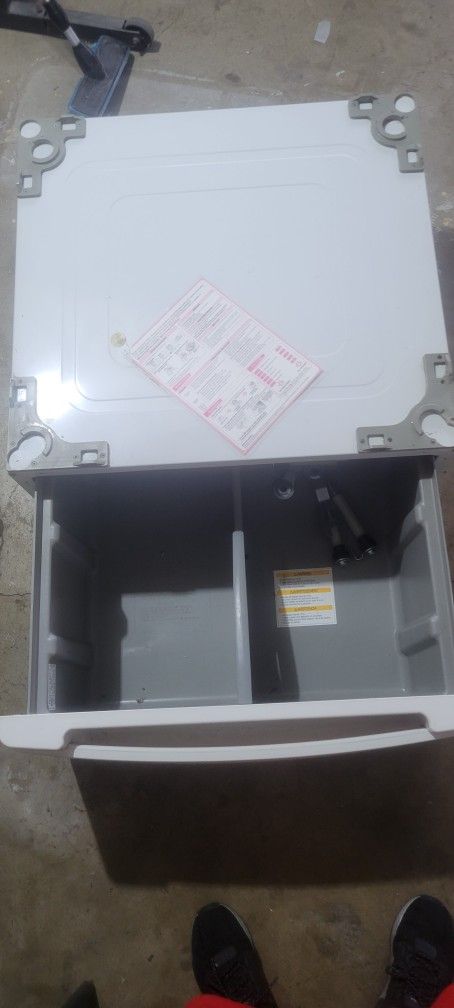 LG Washer/dryer.pedestal With Storage Drawer Model WDP3W(27")