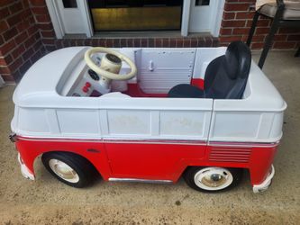 Vintage Volkswagen Battery Operated Bus. Needs New Battery.
