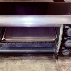 Black & Decker Toaster Oven Like New