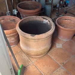 Big Pot ; Okay Conditions; Pure Ceramic; No Broken